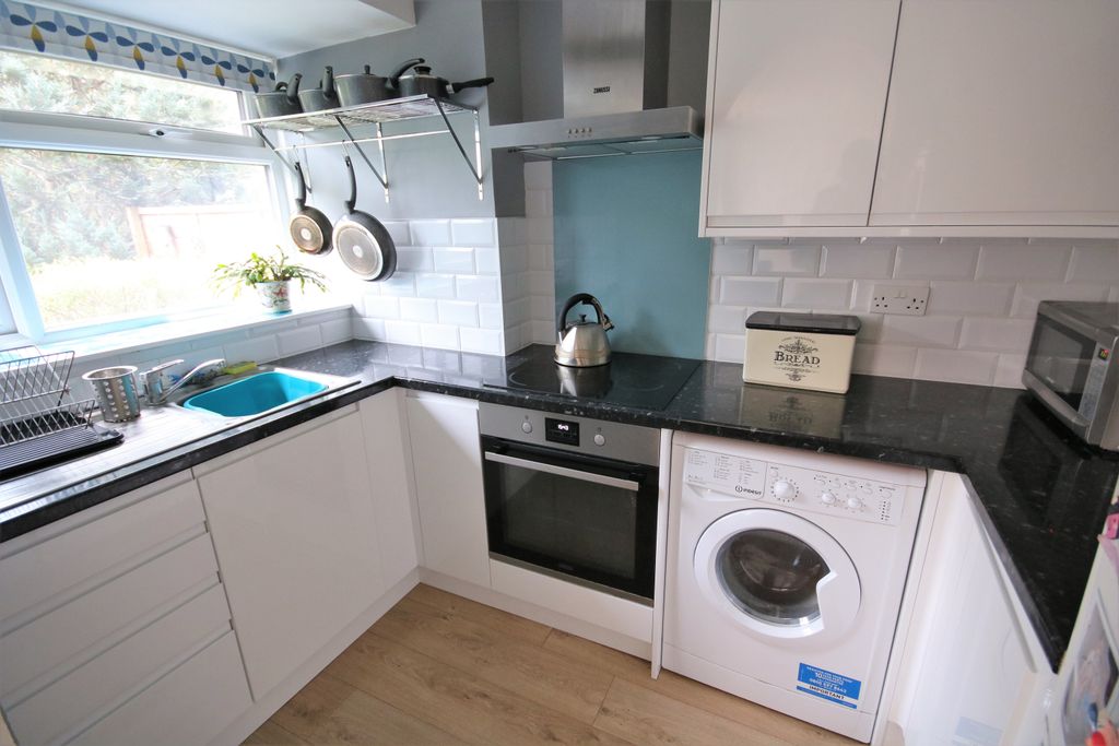 Property photo 3 of 7 Kitch