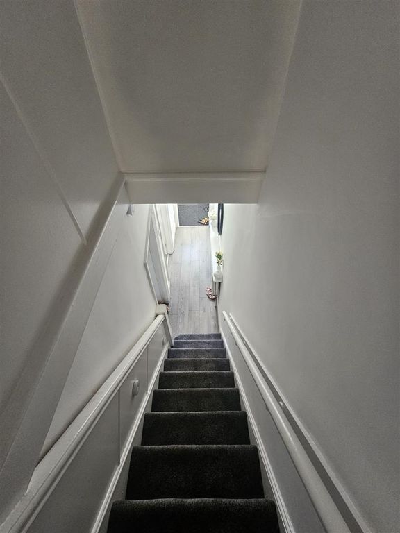 Property photo 3 of 17 Hallway
