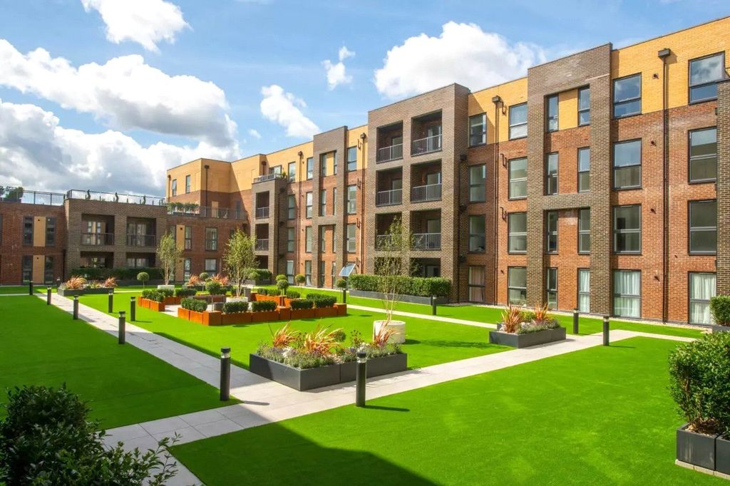 Additional image 9 of 2 bed flat for saleAvenue, Farnborough, Hampshire GU14