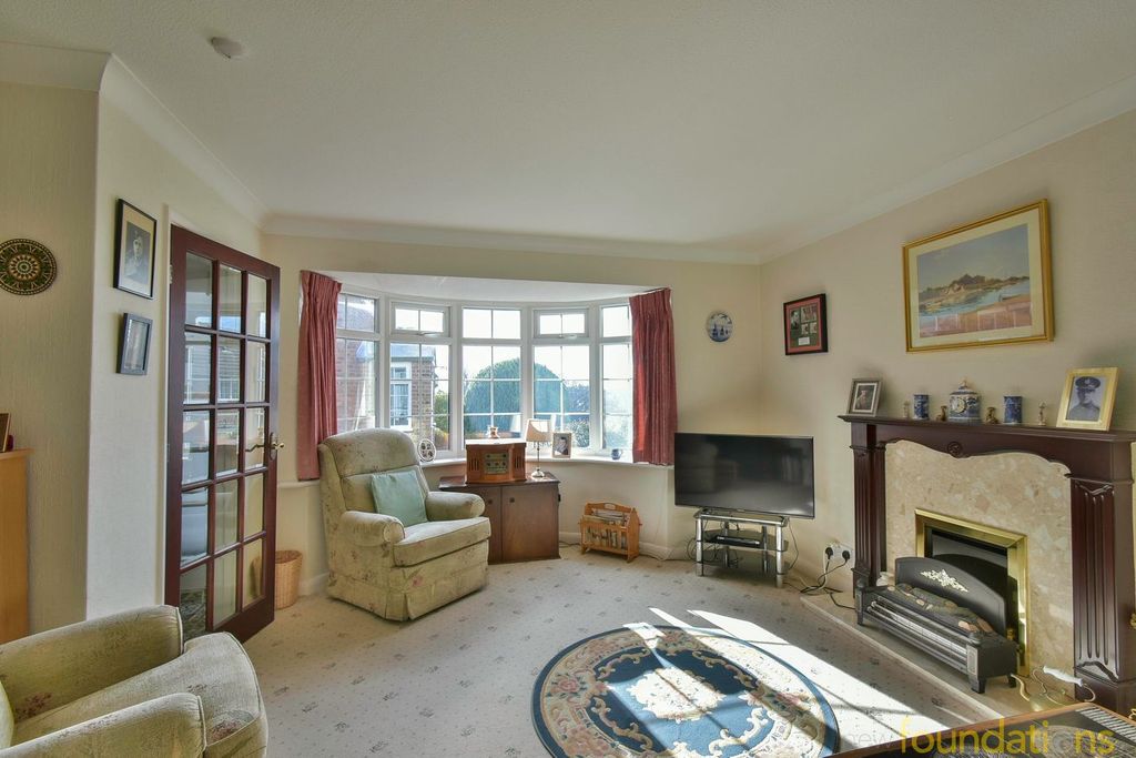 Property photo 3 of 28