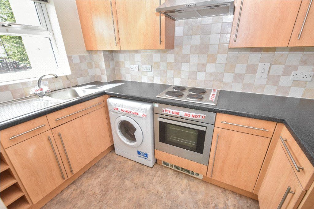 Property photo 3 of 11 Kitchen