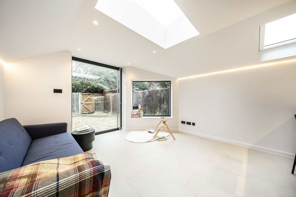 Property photo 2 of 6