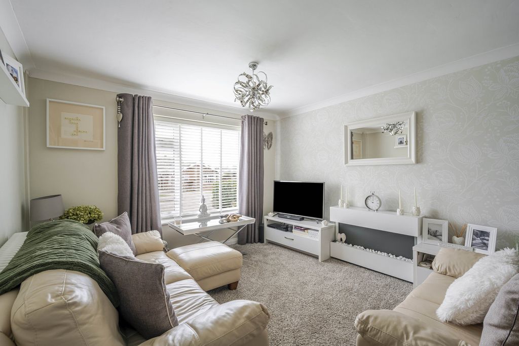 Property photo 3 of 31