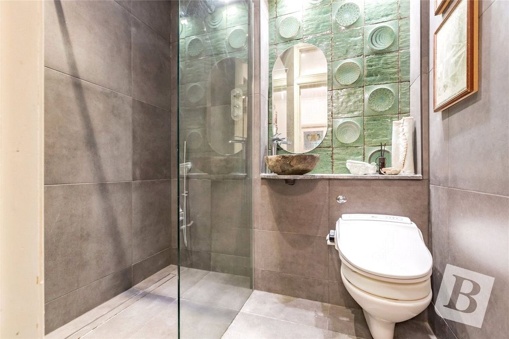 Property photo 3 of 42 Shower Room