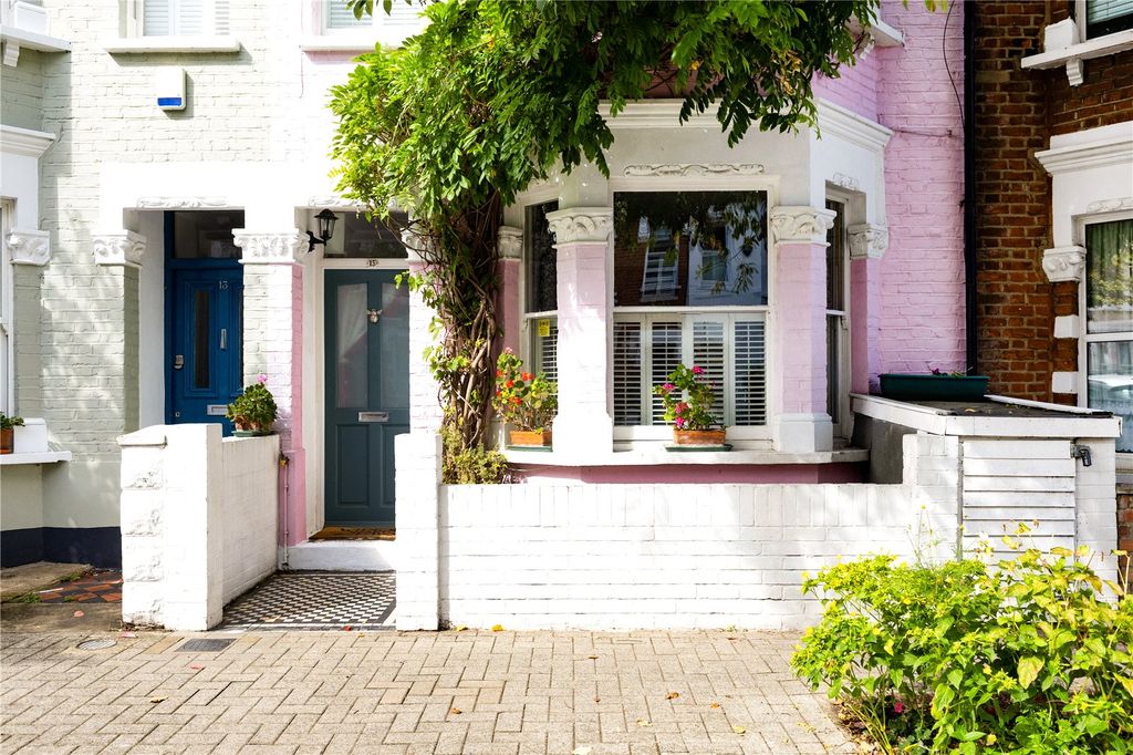 Property photo 1 of 17 Entrance