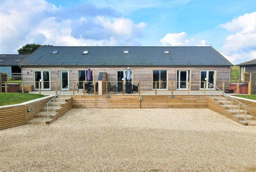 Property photo 2 of 16 1738081738-Photo_6553745_Dji_145_Jpg_6160021_0_202