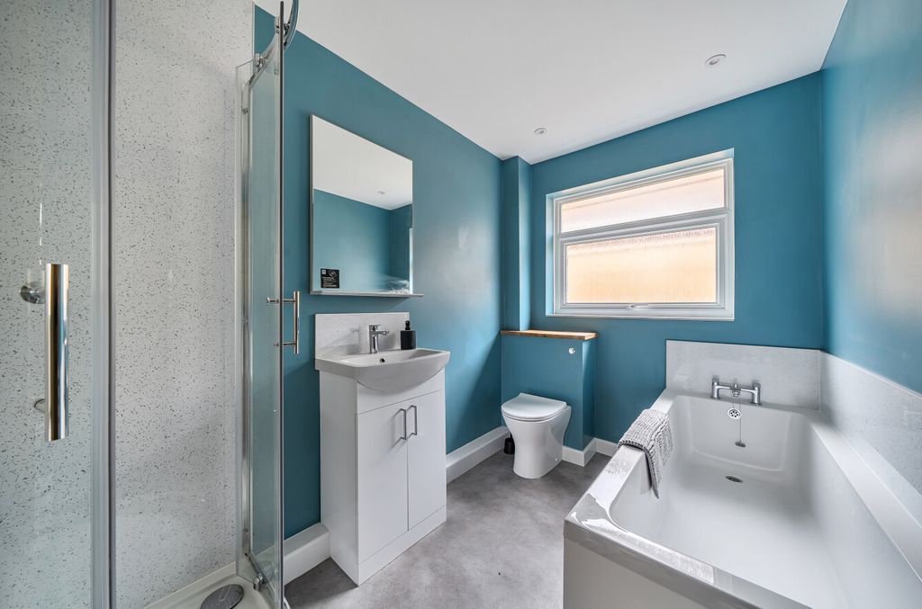 Property photo 3 of 18 3 - Bathroom