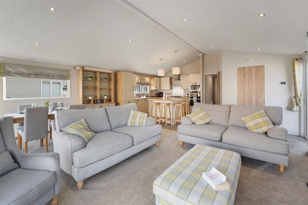 Property photo 2 of 27 Seaview Caravan Park_Dsc07905.Jpg