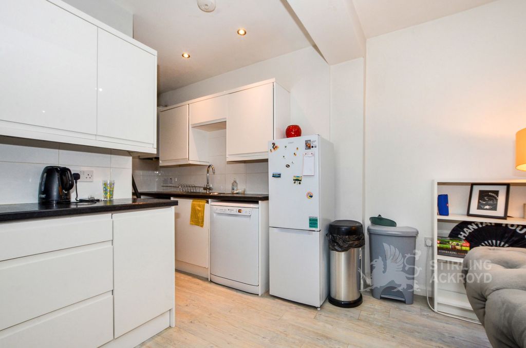 Property photo 3 of 23 Reception/Kitchen