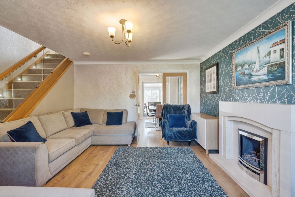 Property photo 3 of 40 Pbox-Img.Jpg