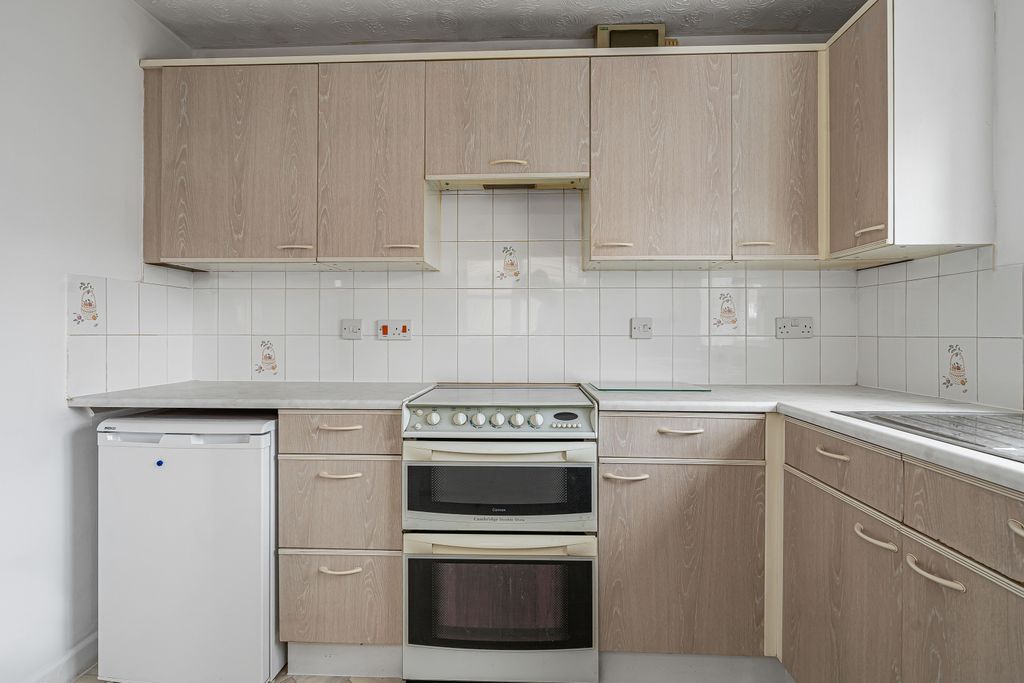 Property photo 2 of 20 Kitchen (2)