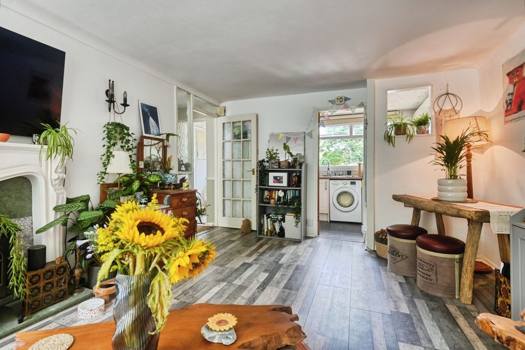 Property photo 3 of 11 Pbox-Img.Jpg