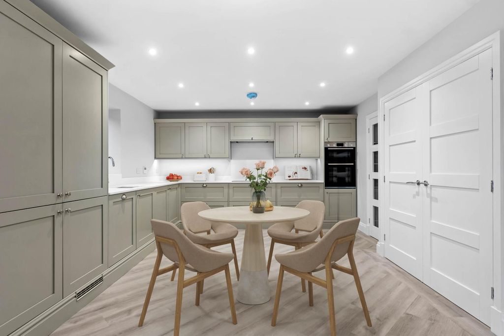 Property photo 3 of 13 Kitchen