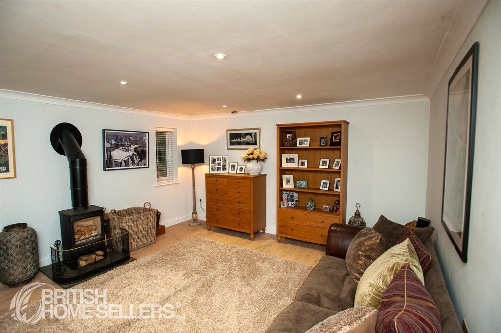 Property photo 2 of 34 Picture No. 04