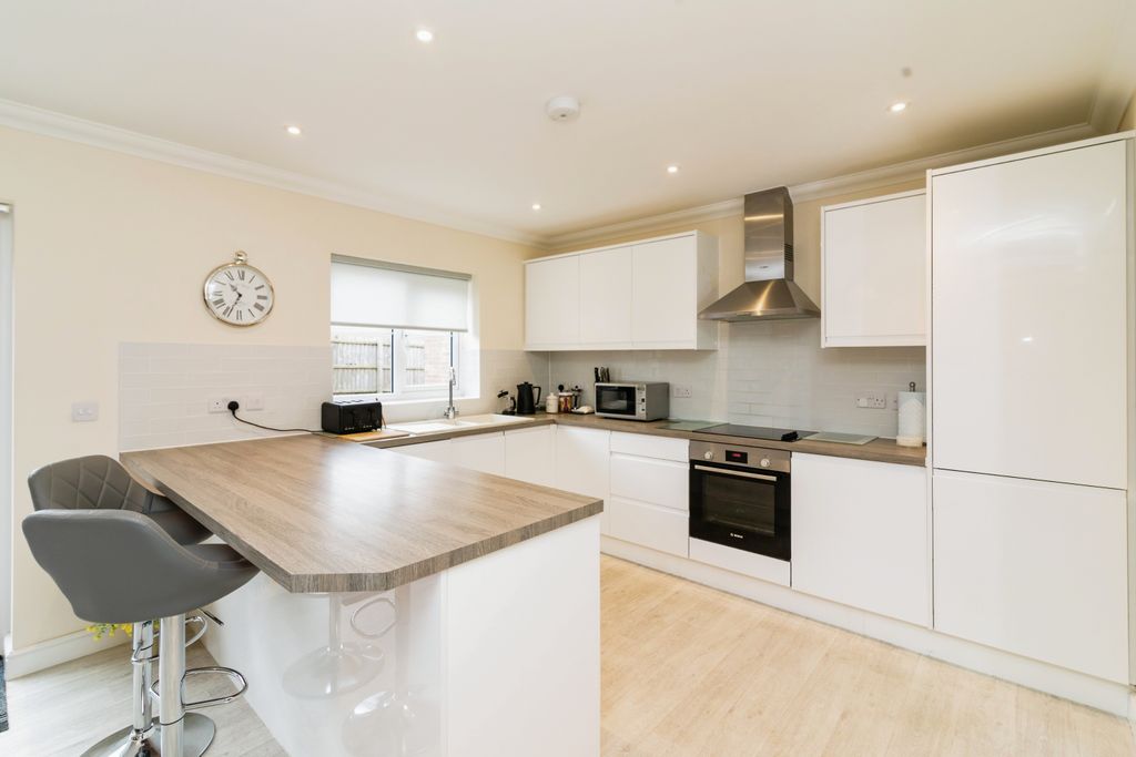 Property photo 3 of 17 Kitchen