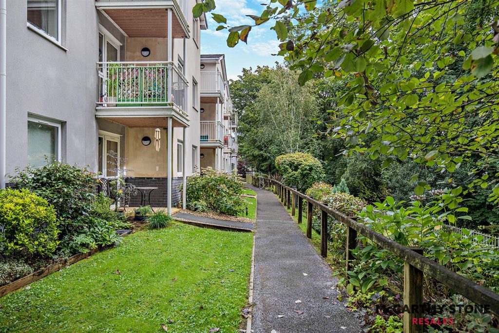 Property photo 1 of 18 Communal Gardens
