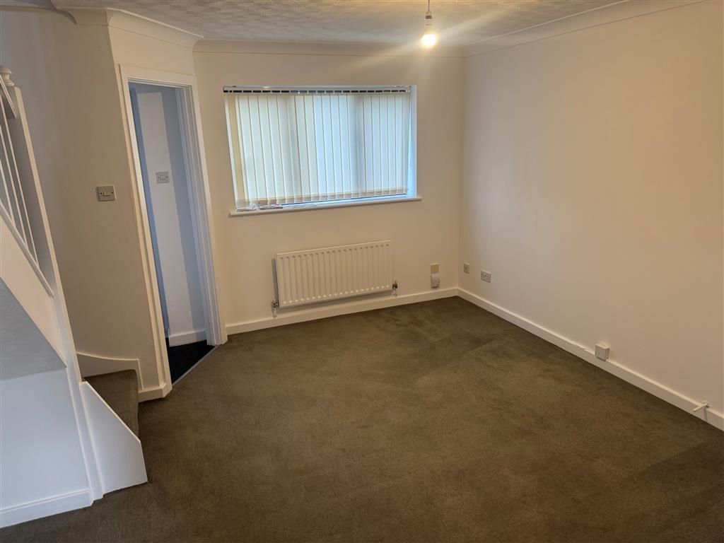 Property photo 3 of 7 Living Room