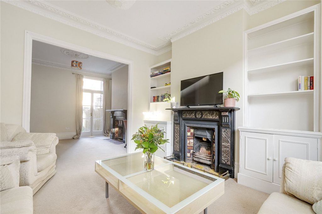 Property photo 3 of 10 Reception