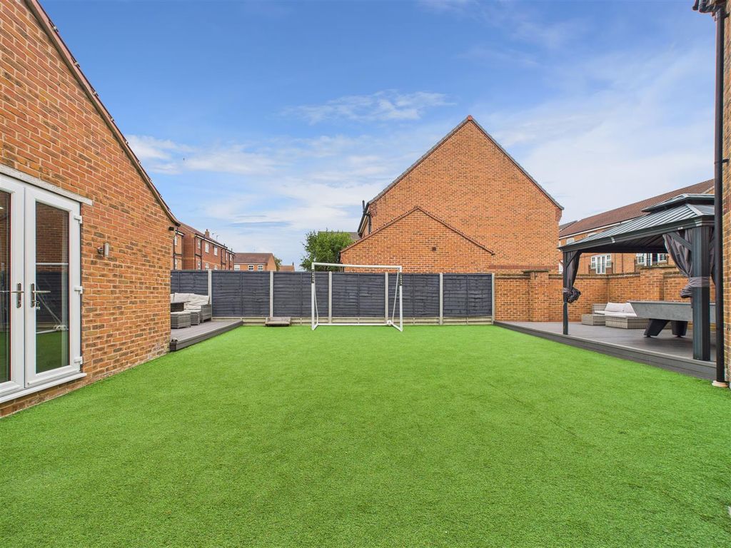 Property photo 2 of 22 Cam03303G0-Pr0237-Still022.Jpg