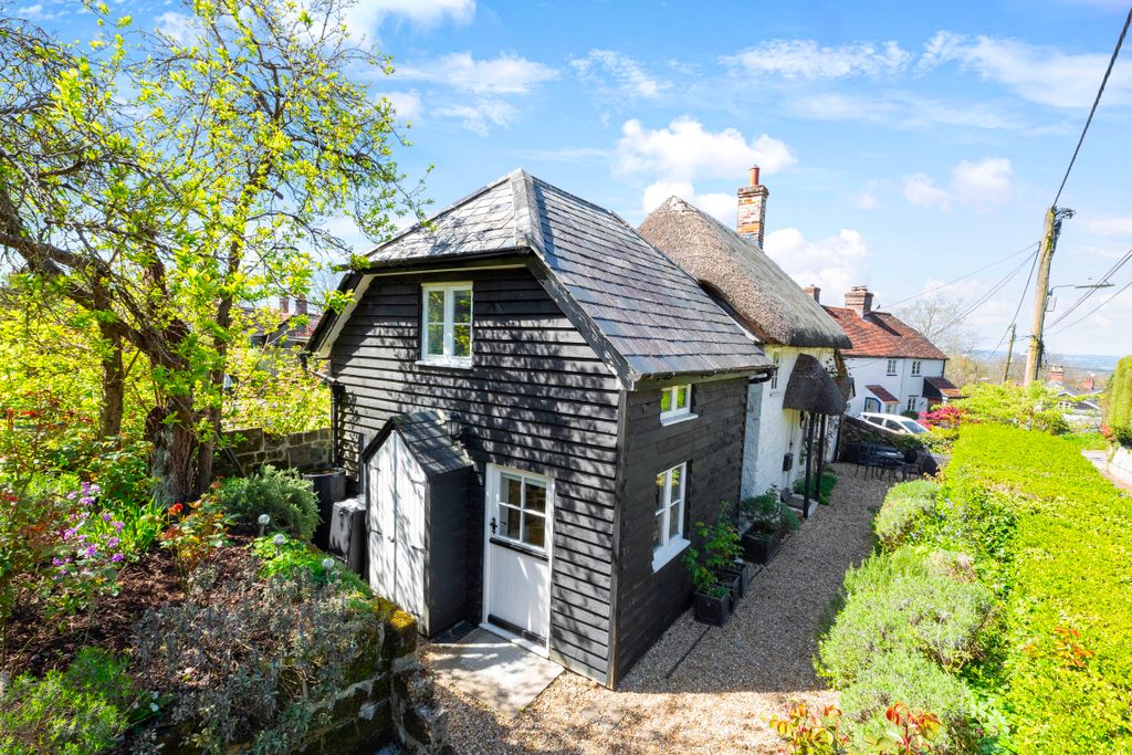 Property photo 2 of 32