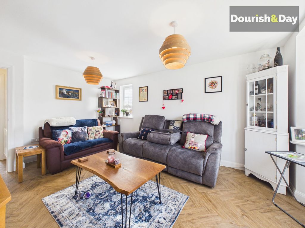 Property photo 2 of 27