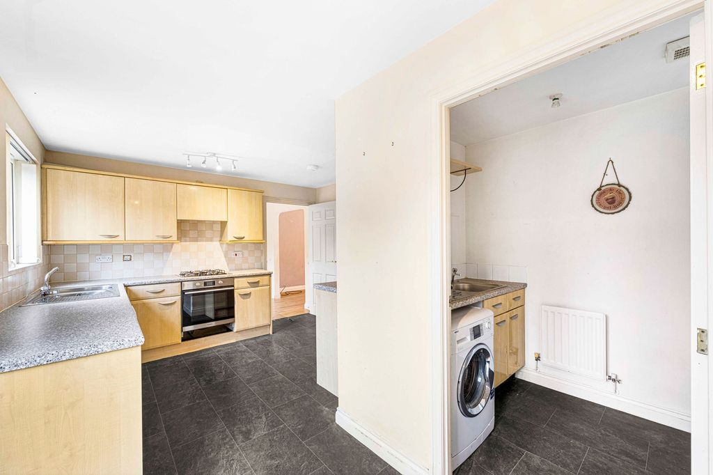 Property photo 3 of 31