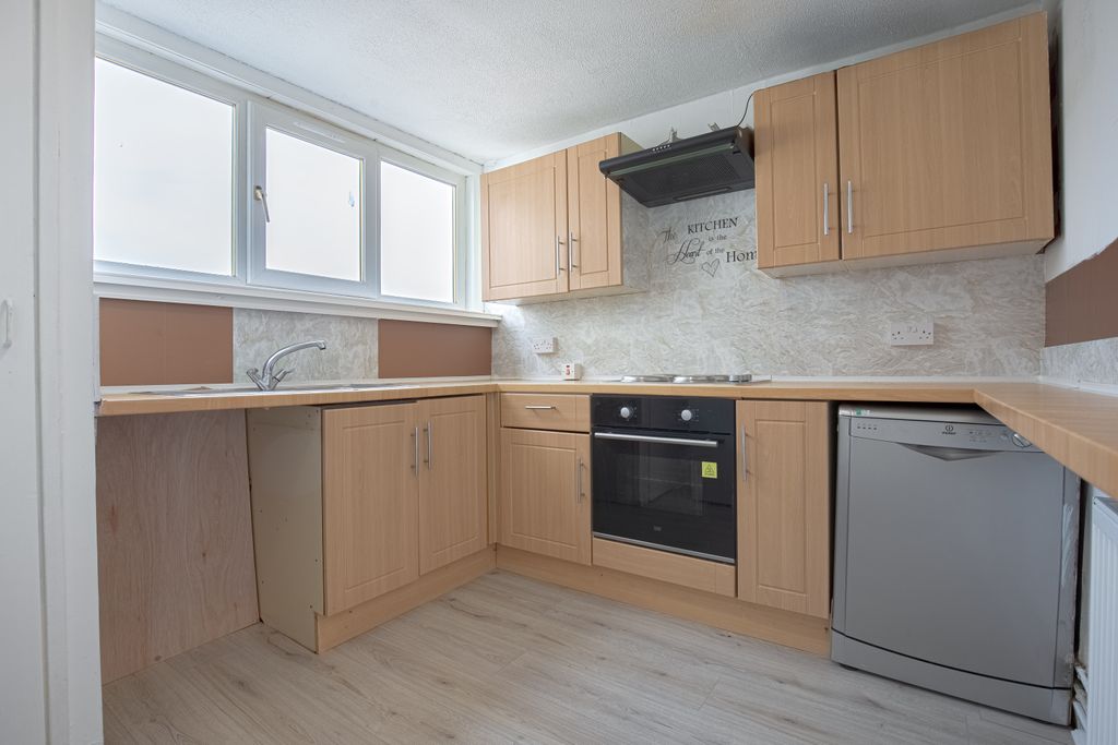 Property photo 1 of 9 Kitchen