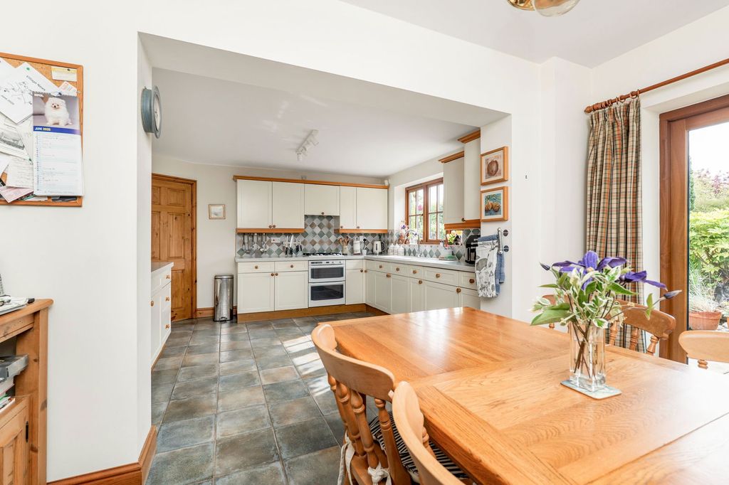 Property photo 3 of 43