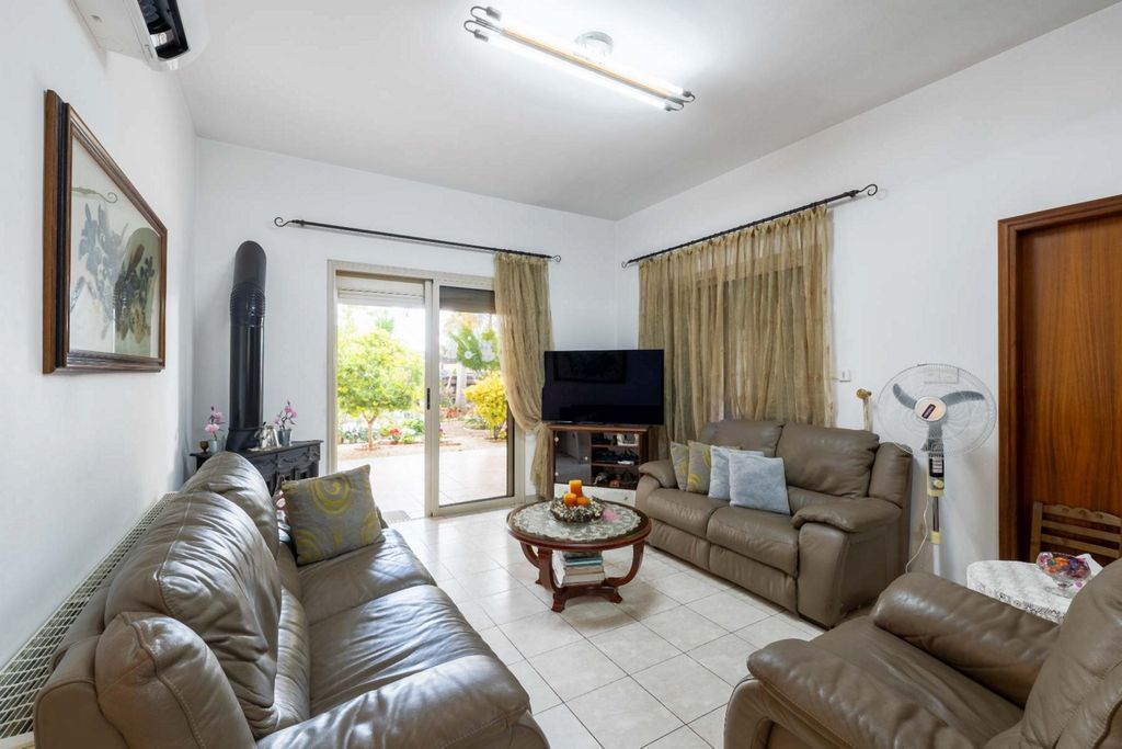 Property photo 2 of 30