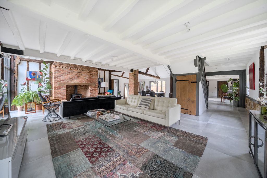 Property photo 3 of 23