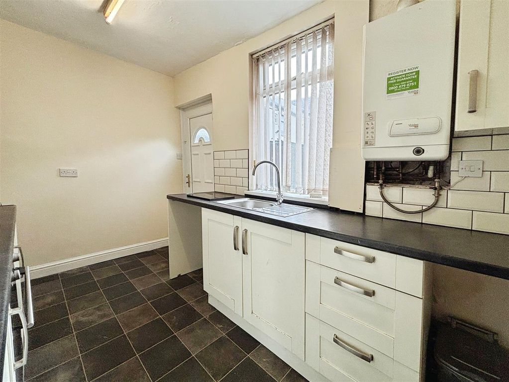 Property photo 3 of 16 Kitchen