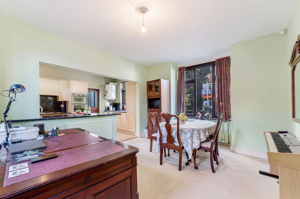 Property photo 3 of 28