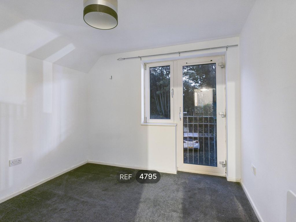 Property photo 3 of 14 Master Bedroom