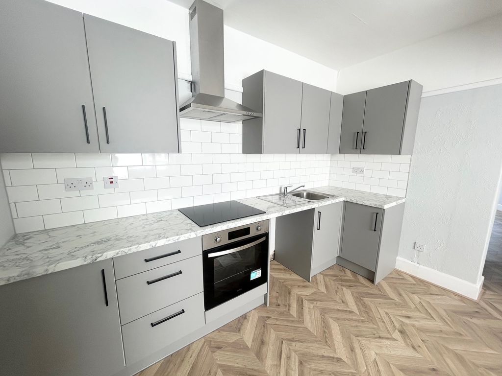 Property photo 3 of 9 Kitchen
