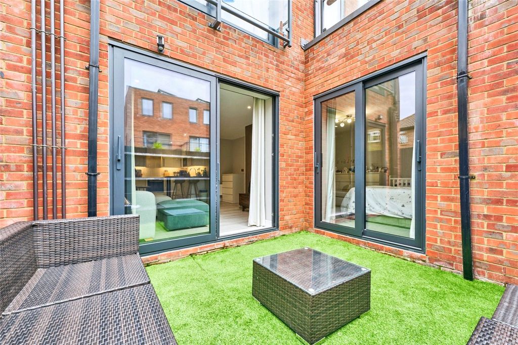 Property photo 2 of 20 Picture No. 18