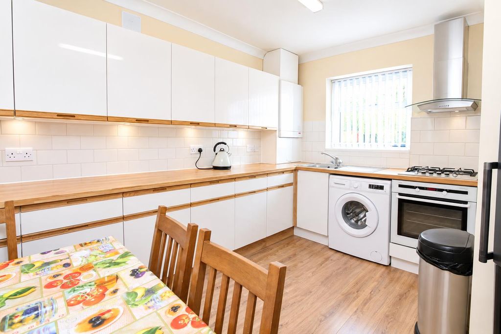 Property photo 3 of 7 Kitchen 2.Png
