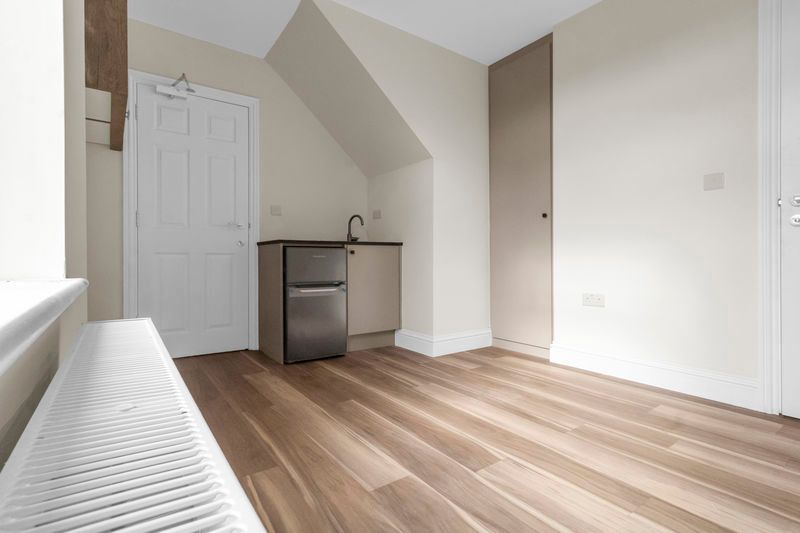 Property photo 1 of 7 Photo 4