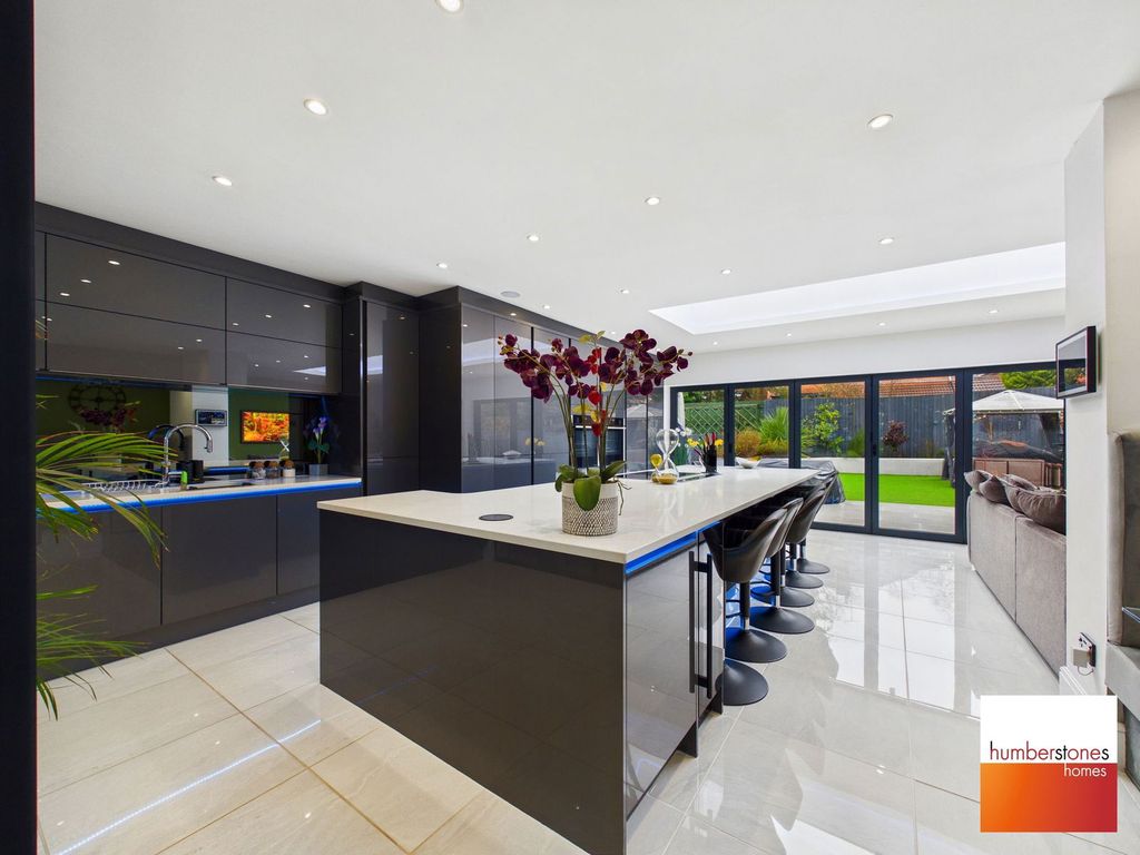 Property photo 3 of 25