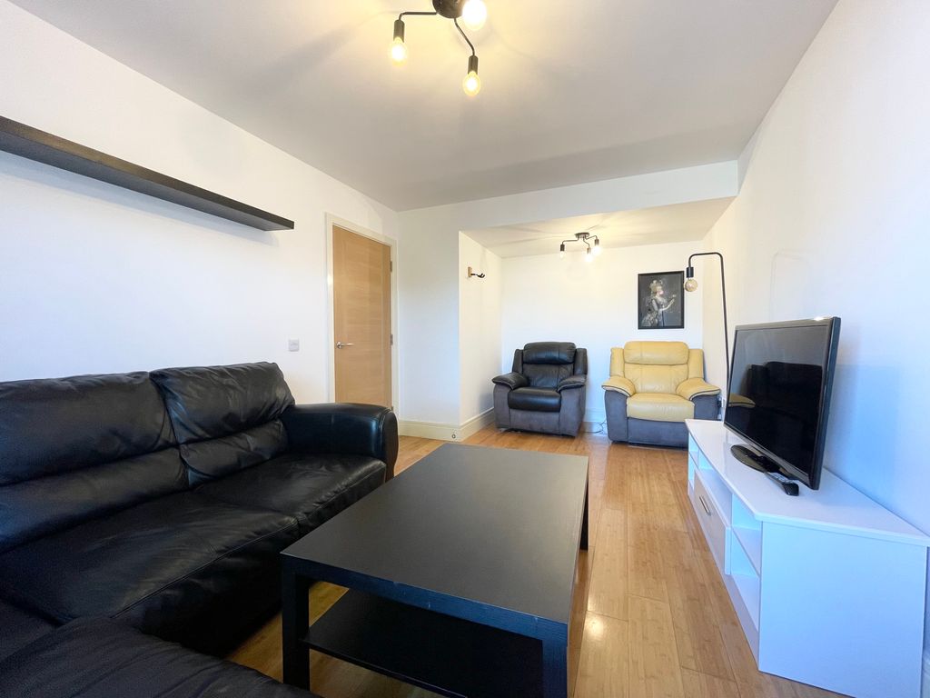 Property photo 3 of 21