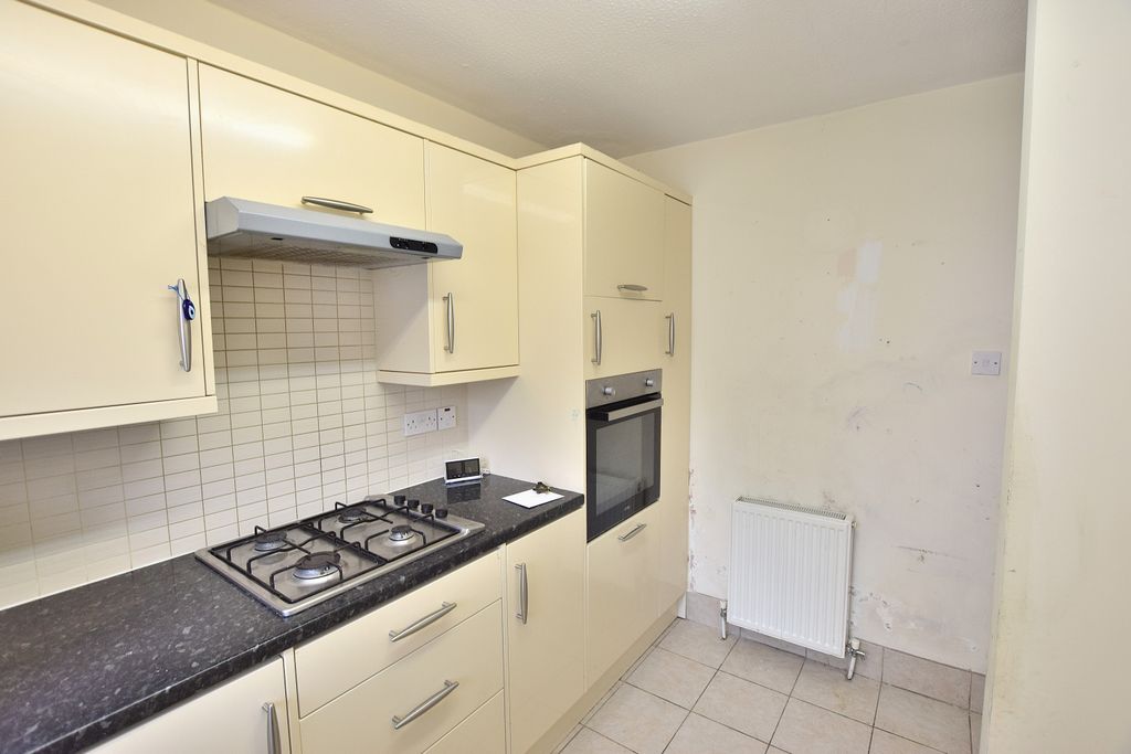 Property photo 3 of 10 Kitchen