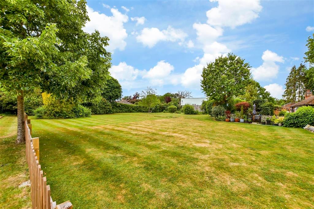 Property photo 2 of 15 Communal Gardens