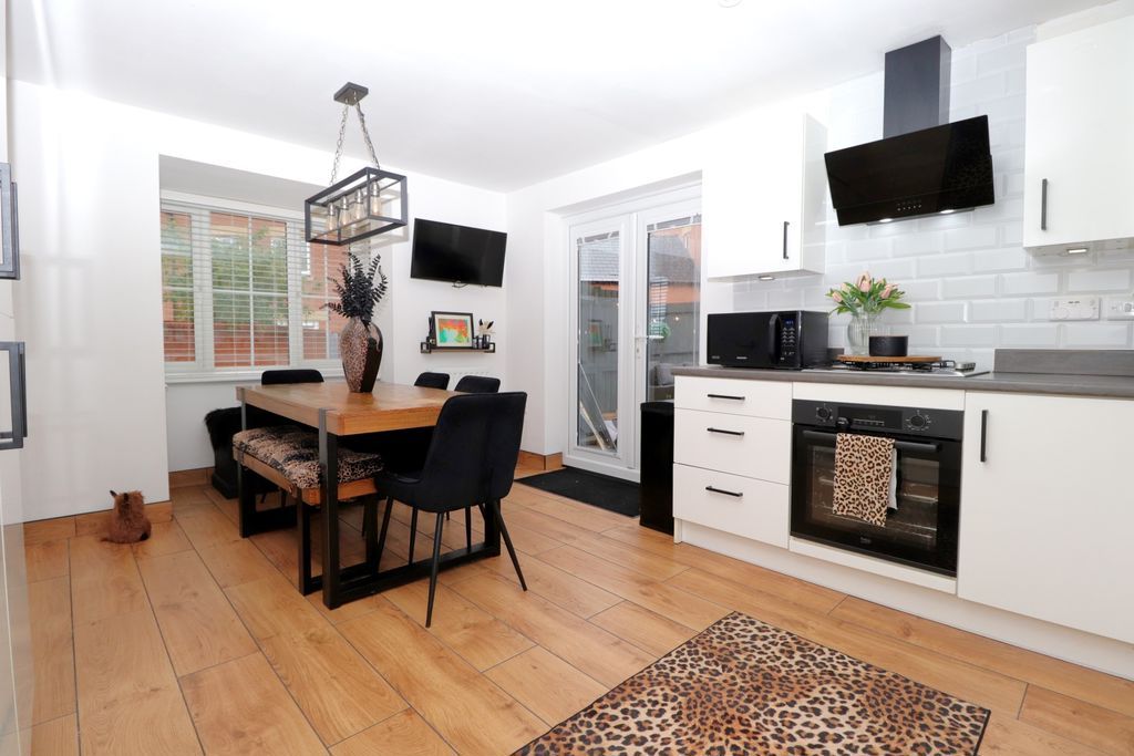 Property photo 2 of 26 Dining Kitchen
