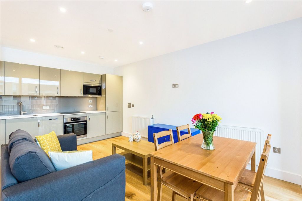 Property photo 3 of 11 Sitting Room