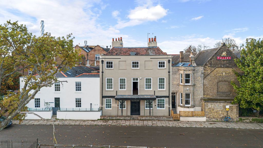 Property photo 1 of 37