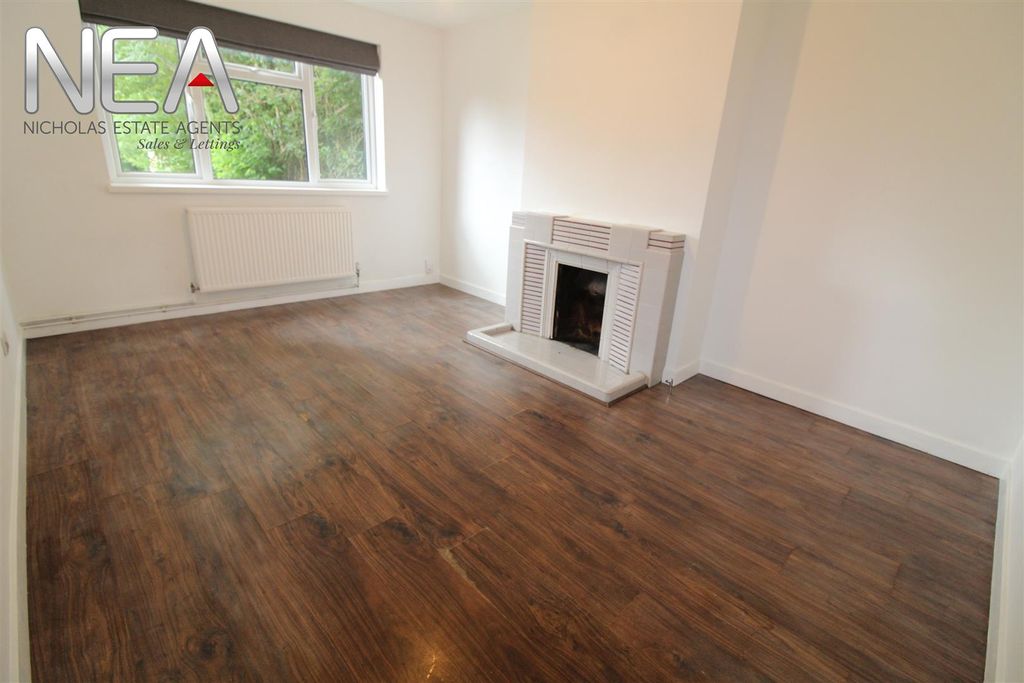 Property photo 3 of 7 Living Room