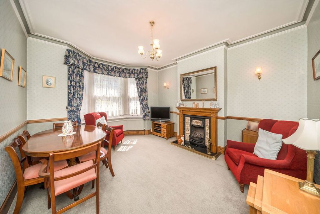 Property photo 2 of 8