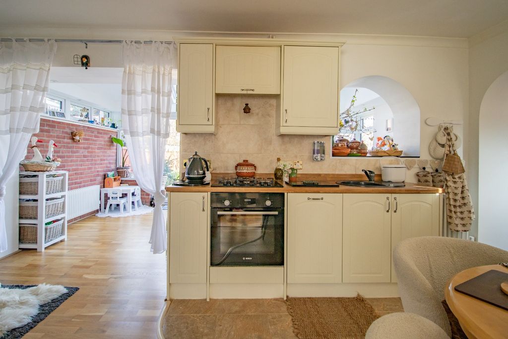 Property photo 3 of 23 4836203