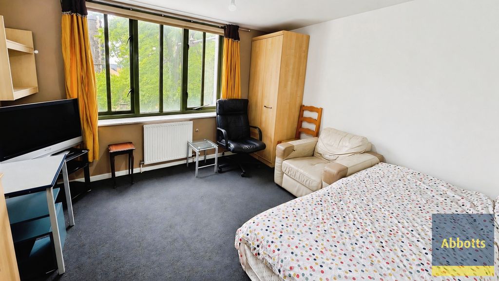 Property photo 1 of 4