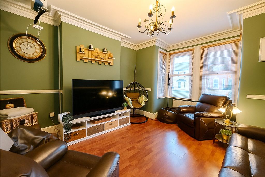 Property photo 2 of 19 Picture No. 29