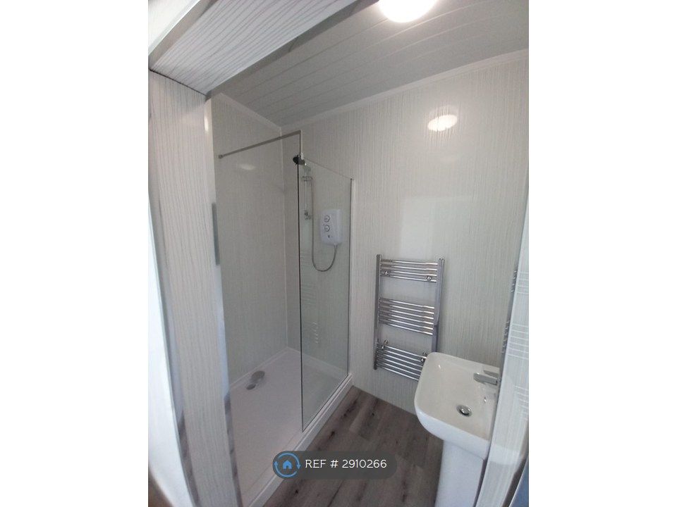Property photo 2 of 8 Bathroom Shower